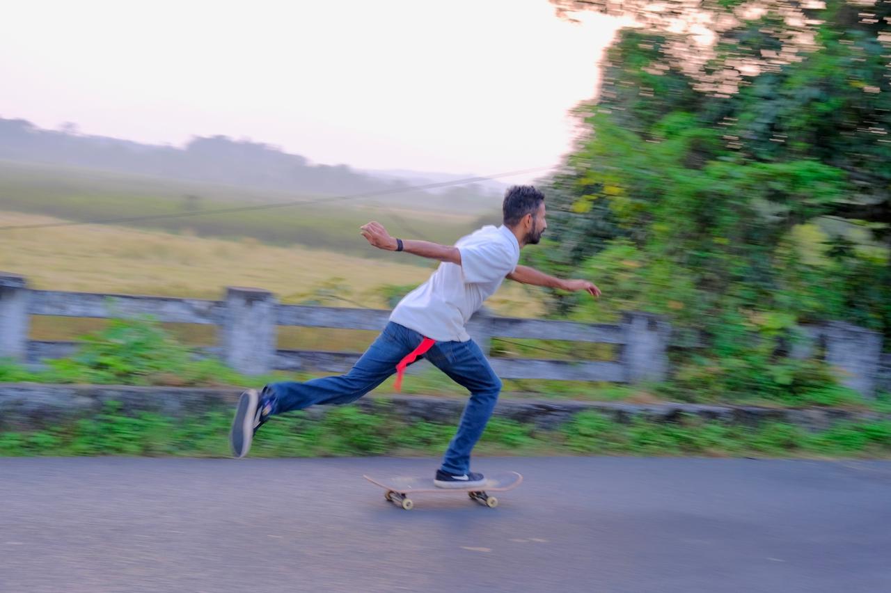 Soms skating fast along a country road
